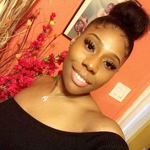 Meet your Posher, Macy